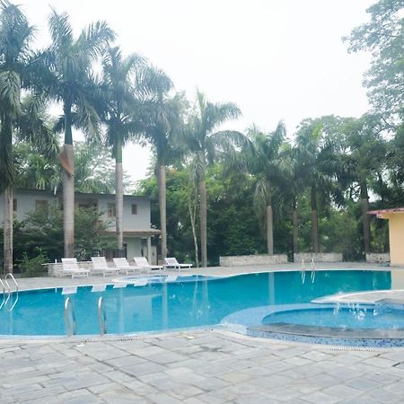Chitwan Paradise Hotel Sauraha Εξωτερικό φωτογραφία