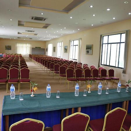 Chitwan Paradise Hotel Sauraha Εξωτερικό φωτογραφία
