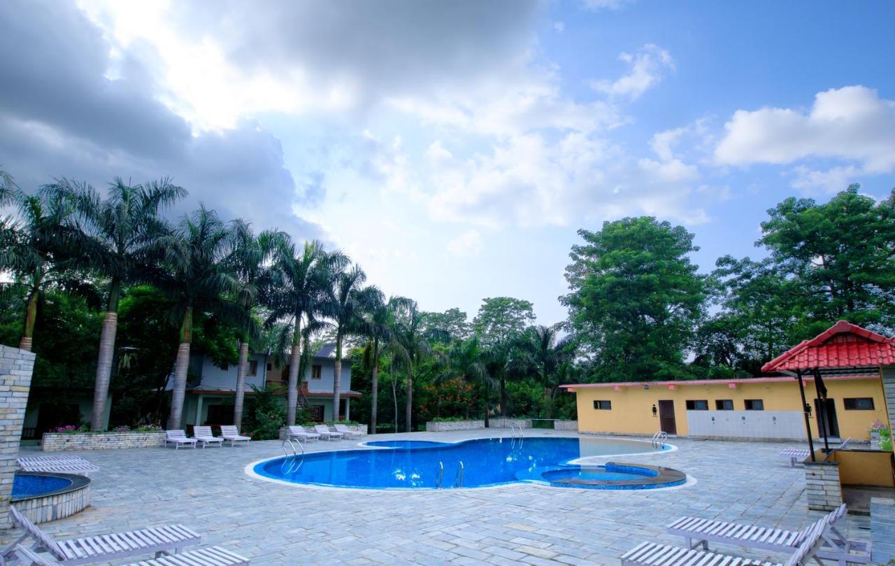 Chitwan Paradise Hotel Sauraha Εξωτερικό φωτογραφία