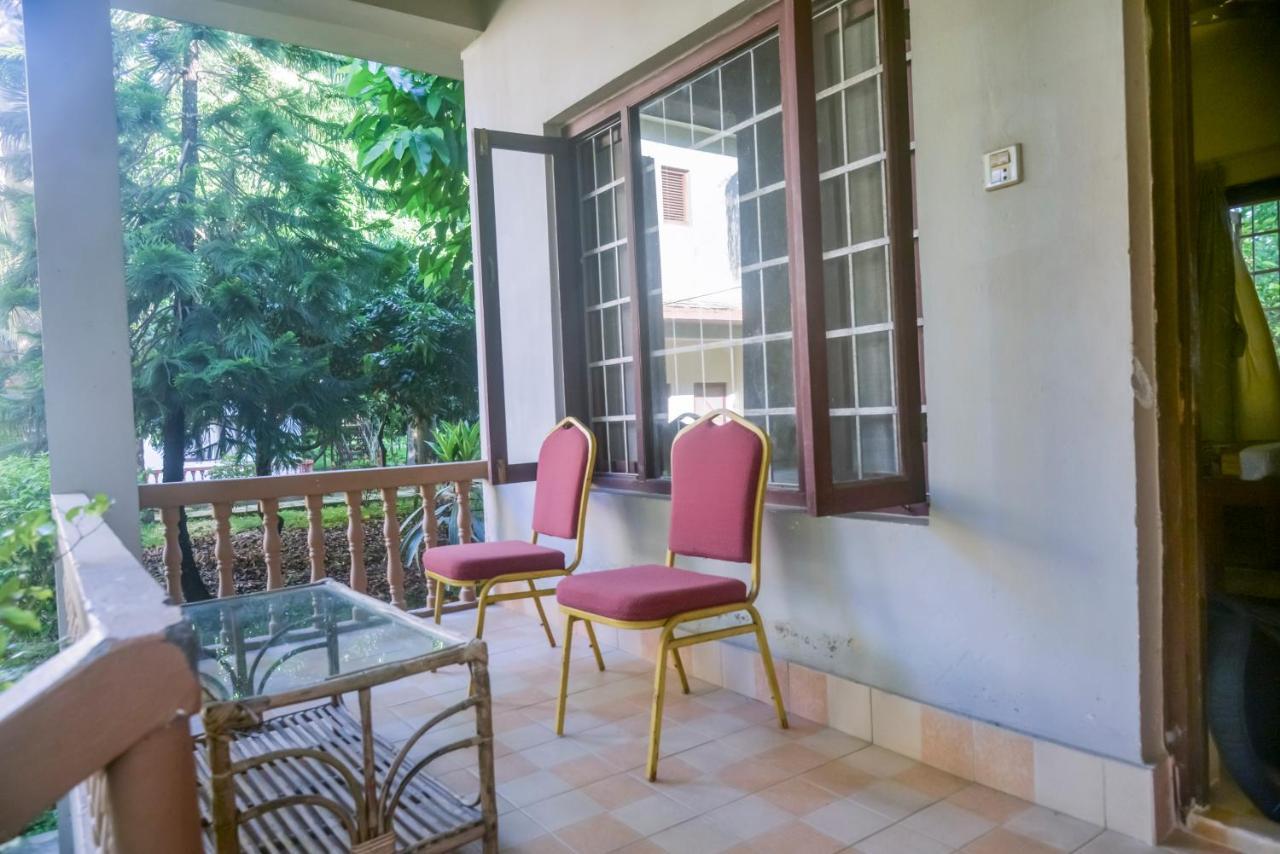 Chitwan Paradise Hotel Sauraha Εξωτερικό φωτογραφία