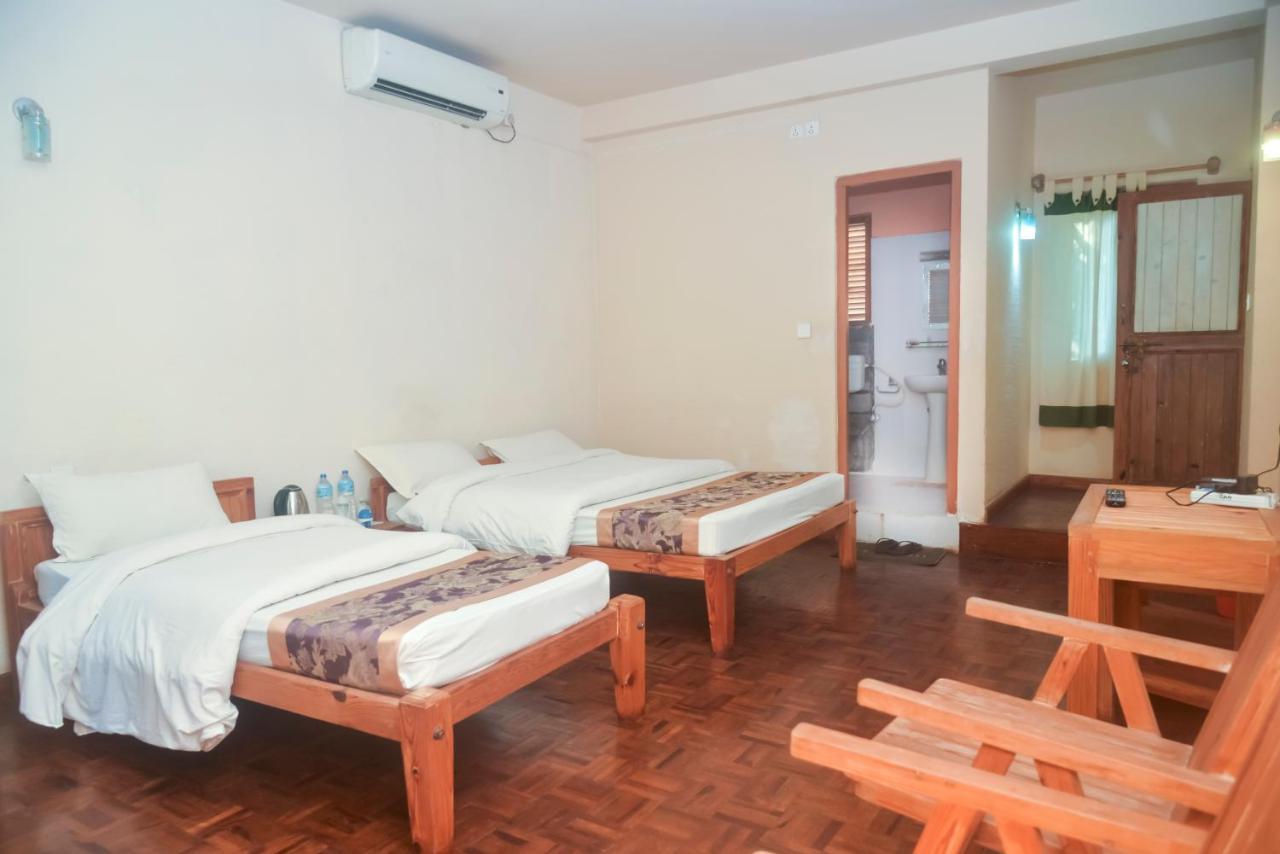 Chitwan Paradise Hotel Sauraha Εξωτερικό φωτογραφία