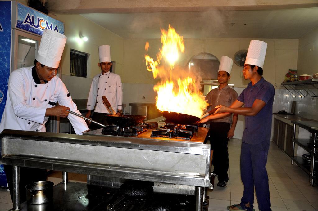 Chitwan Paradise Hotel Sauraha Εξωτερικό φωτογραφία