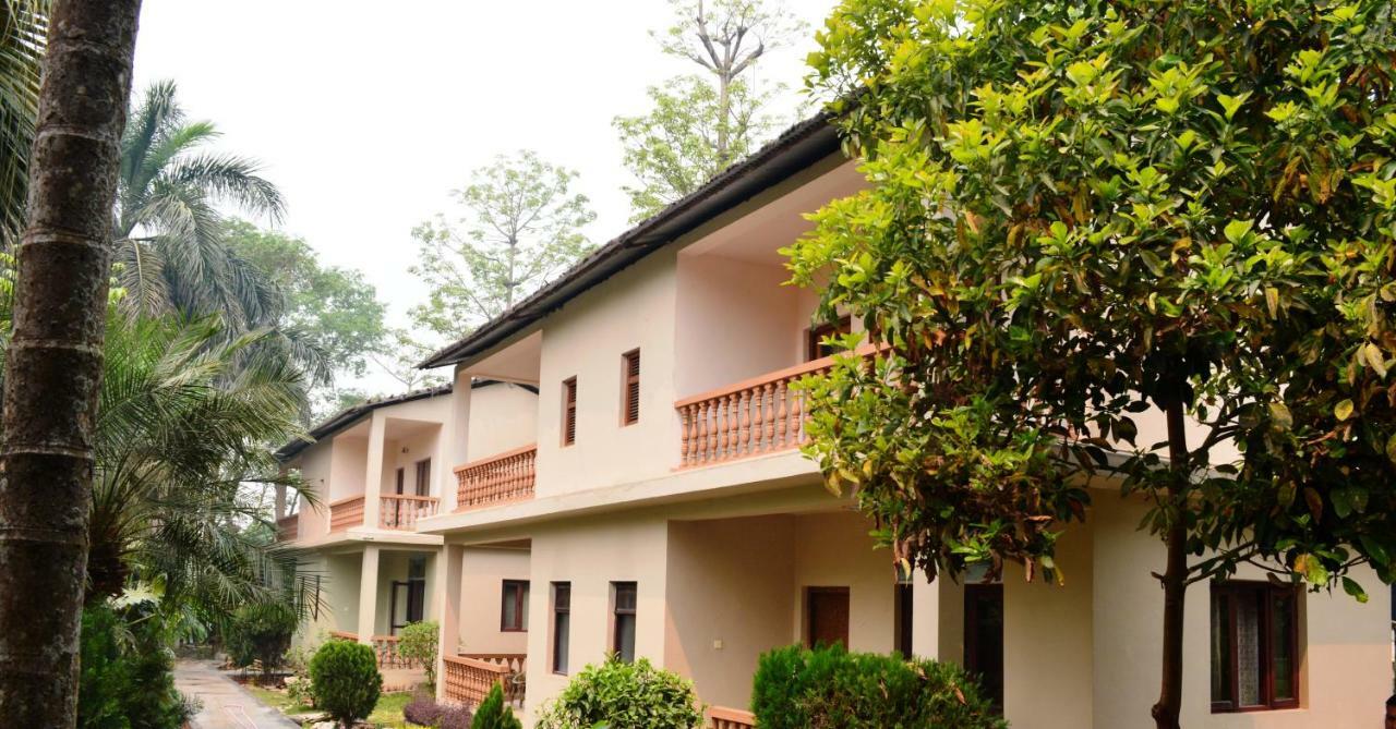 Chitwan Paradise Hotel Sauraha Εξωτερικό φωτογραφία