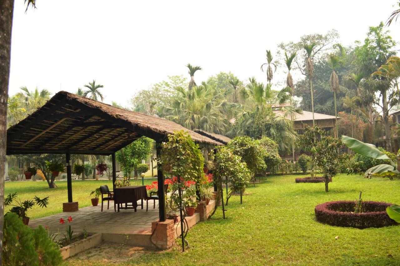 Chitwan Paradise Hotel Sauraha Εξωτερικό φωτογραφία