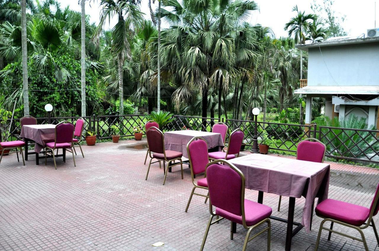 Chitwan Paradise Hotel Sauraha Εξωτερικό φωτογραφία