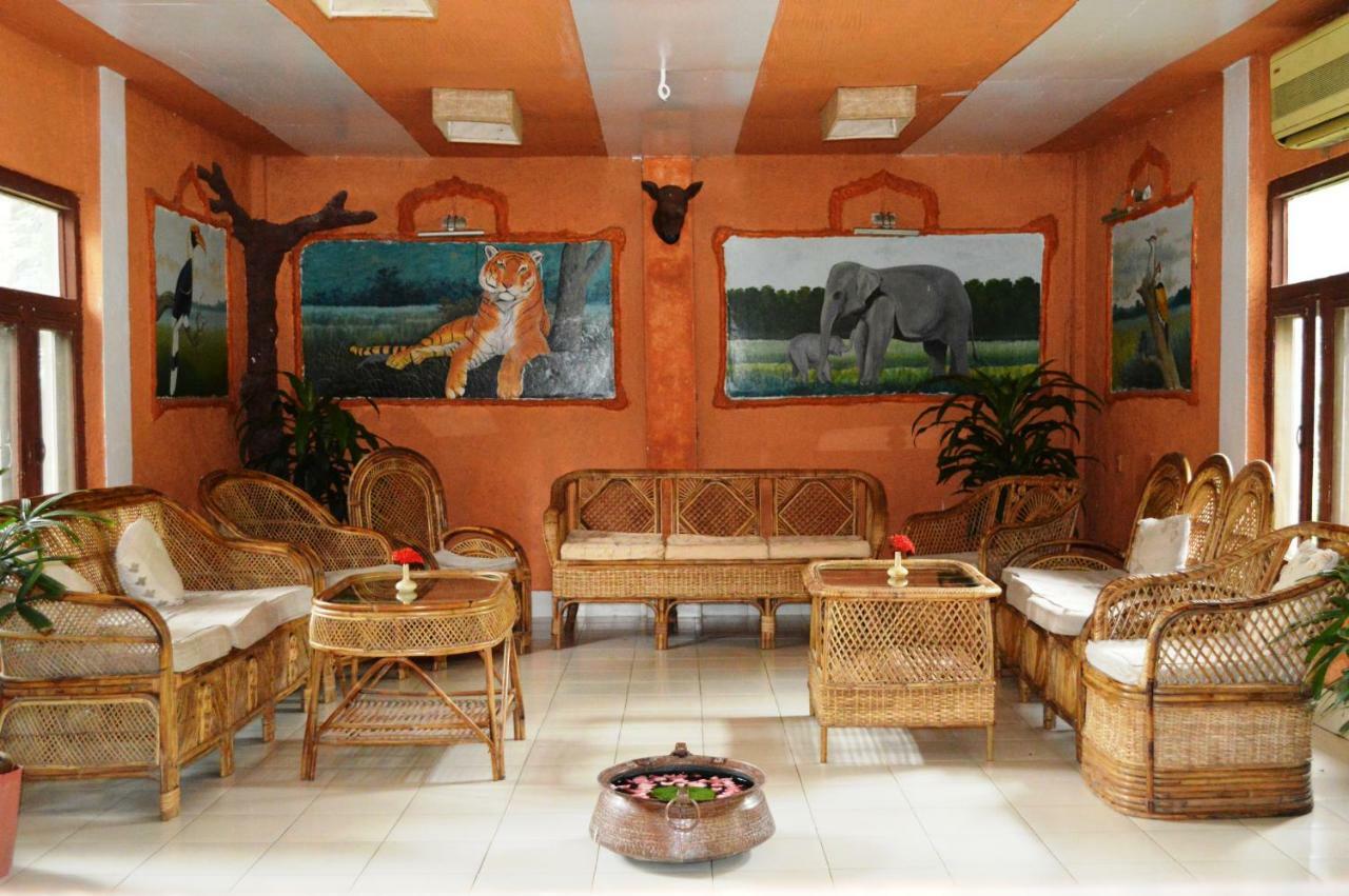 Chitwan Paradise Hotel Sauraha Εξωτερικό φωτογραφία
