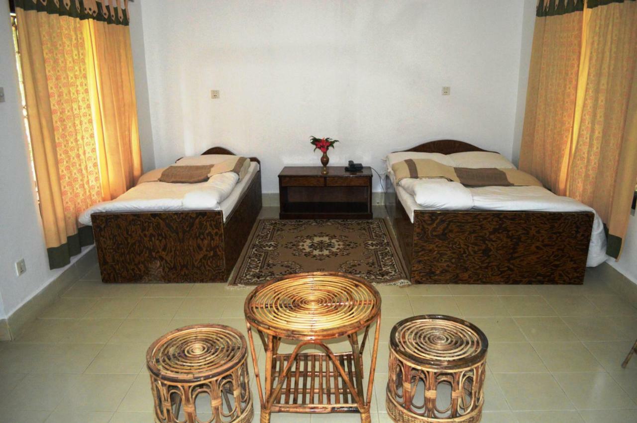 Chitwan Paradise Hotel Sauraha Εξωτερικό φωτογραφία