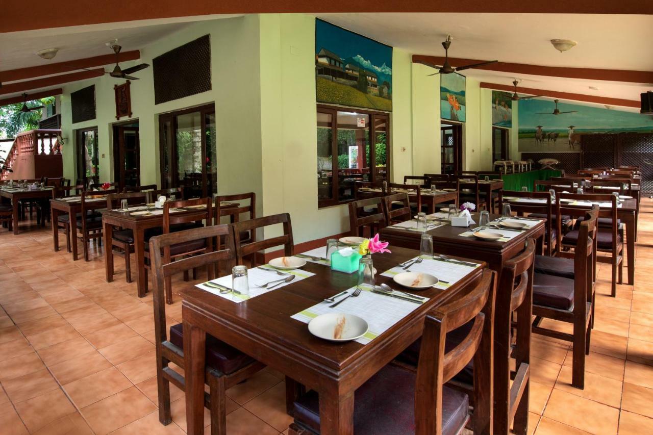 Chitwan Paradise Hotel Sauraha Εξωτερικό φωτογραφία