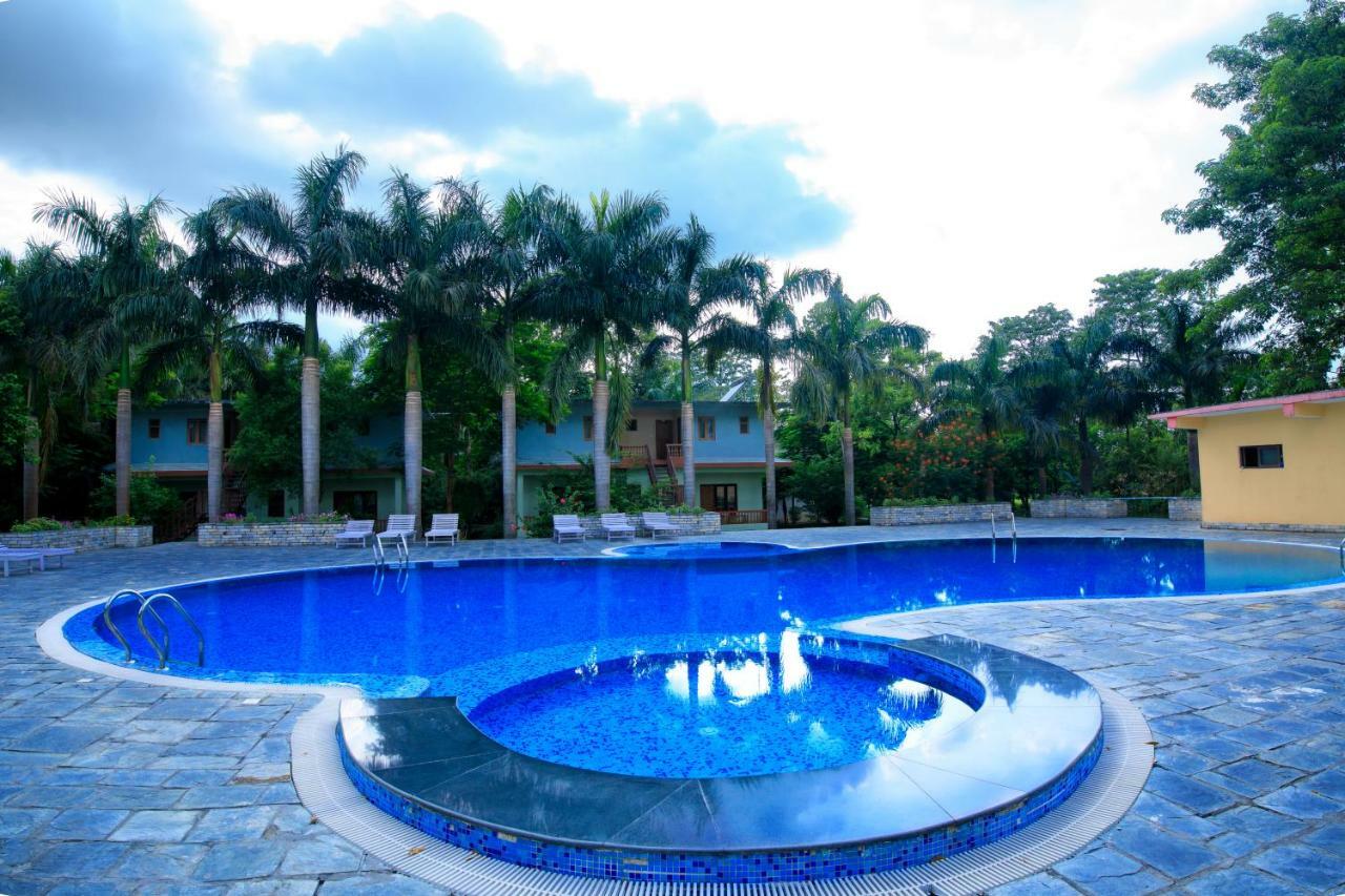 Chitwan Paradise Hotel Sauraha Εξωτερικό φωτογραφία