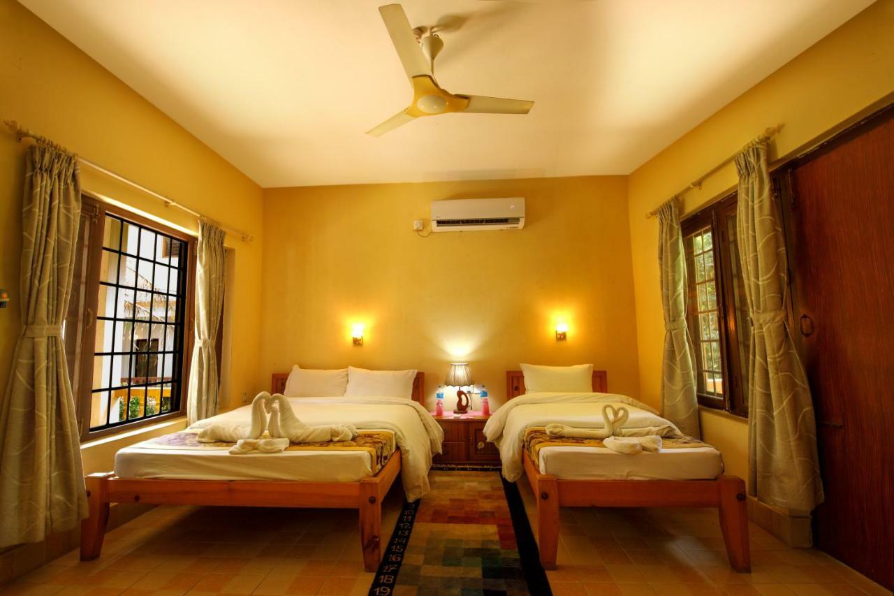 Chitwan Paradise Hotel Sauraha Εξωτερικό φωτογραφία